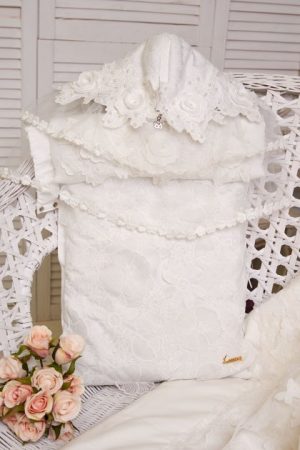 Купить Конверт Choupette на выписку с обьемными цветами"Броше" экрю 40см*65см (140-63) и доставка по Украине