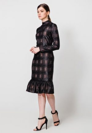 Купить Черное платье миди со сборкой M и доставка по Украине